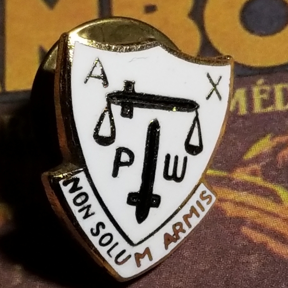 Vintage lapel pin NON SOLUM ARMIS American Ex-Prisoners of War (AXPOW) - Picture 4 of 12